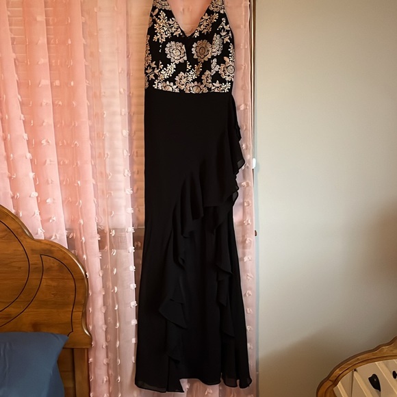 Prom dress - Picture 2 of 4